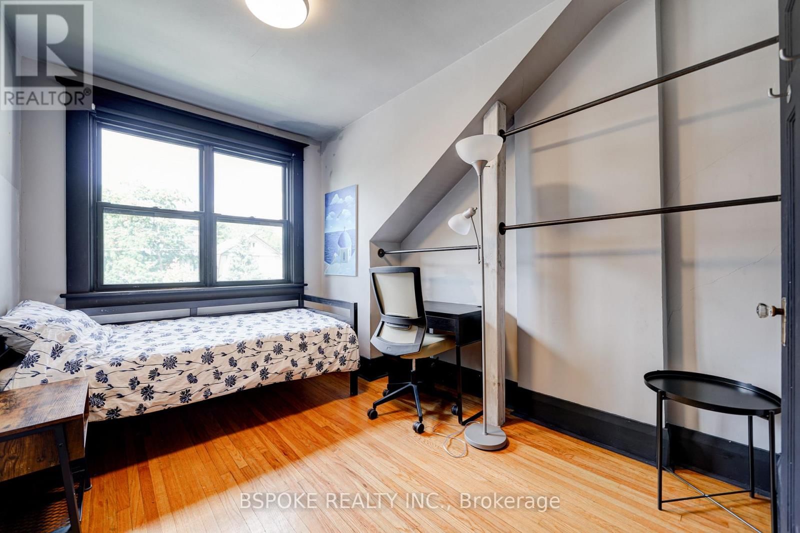 27 ROWLAND STREET Image 16