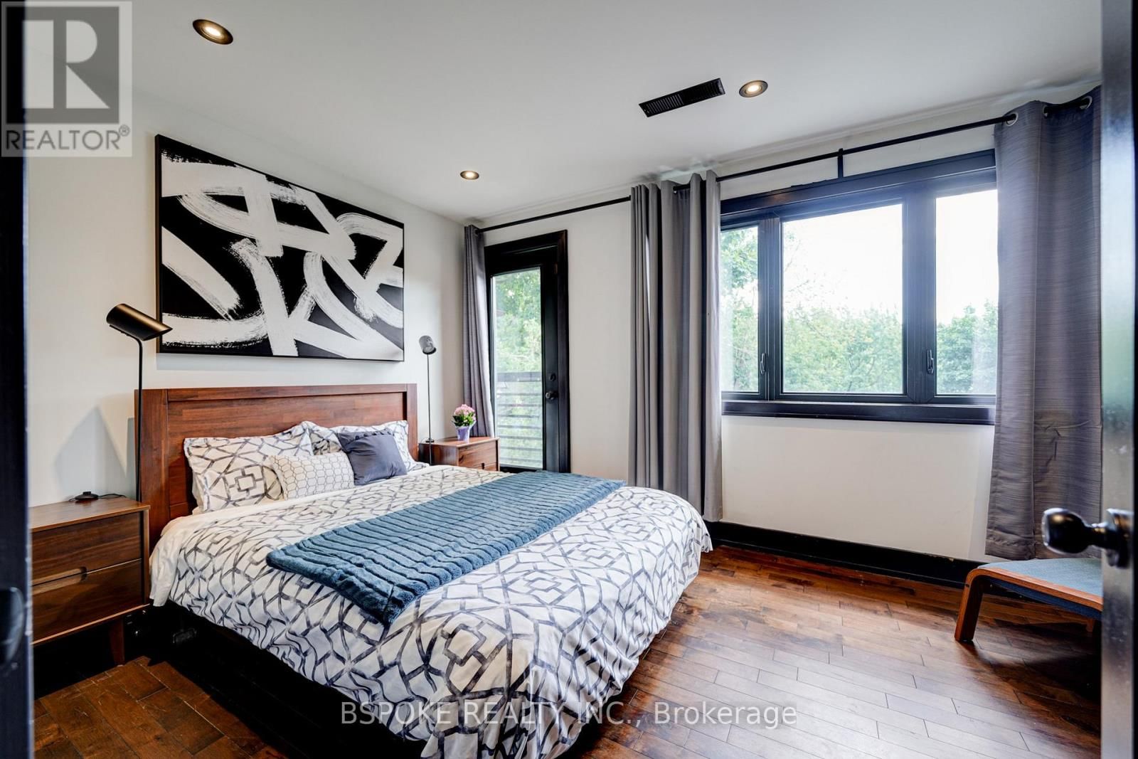 27 ROWLAND STREET Image 25