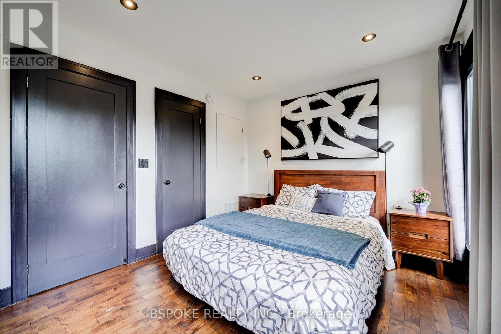 27 ROWLAND STREET Image 26