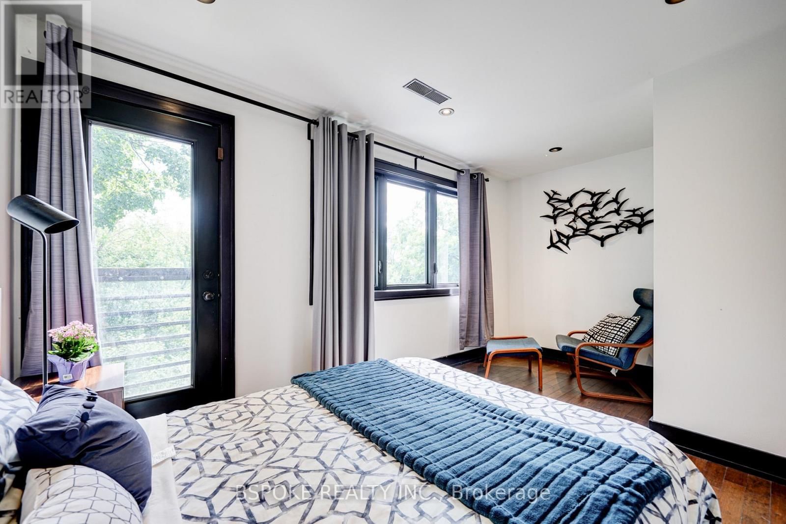 27 ROWLAND STREET Image 27