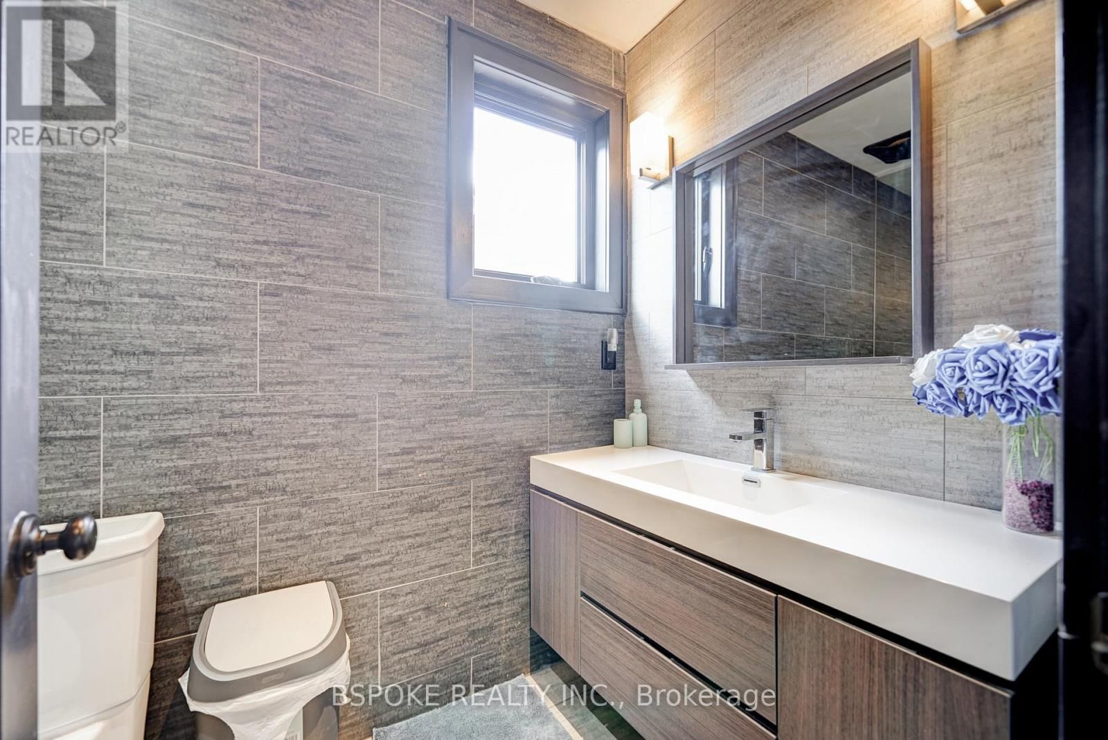 27 ROWLAND STREET Image 29