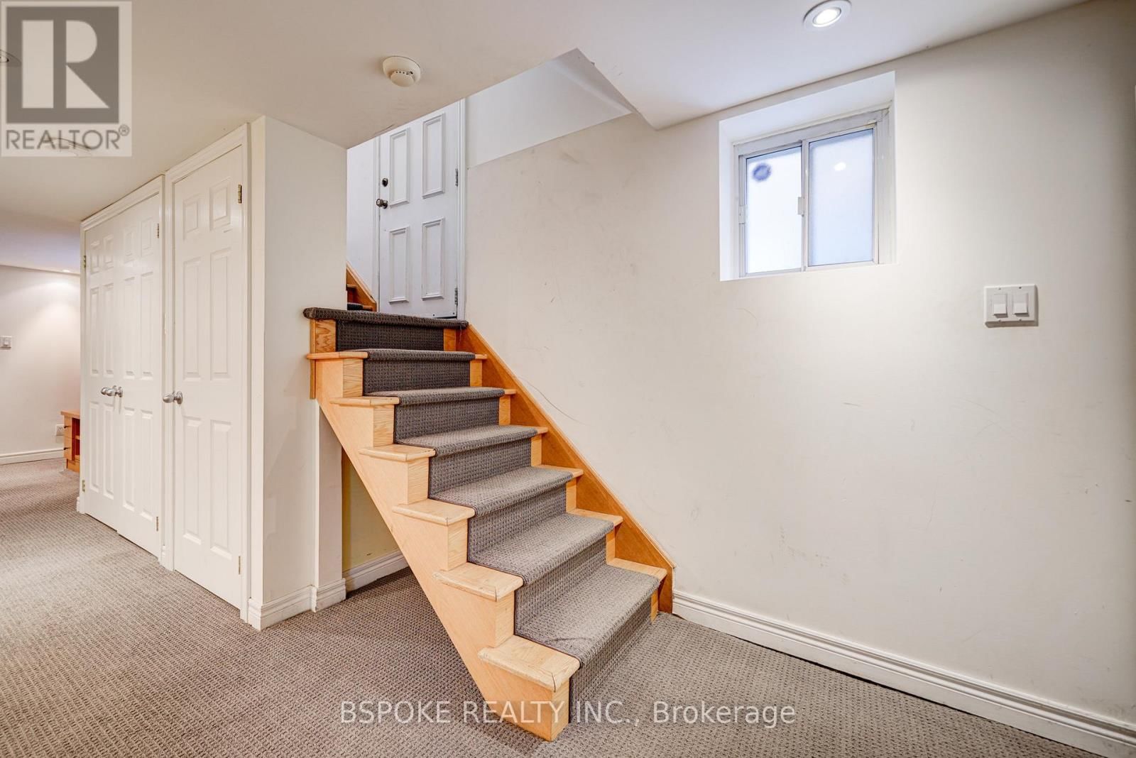 27 ROWLAND STREET Image 30