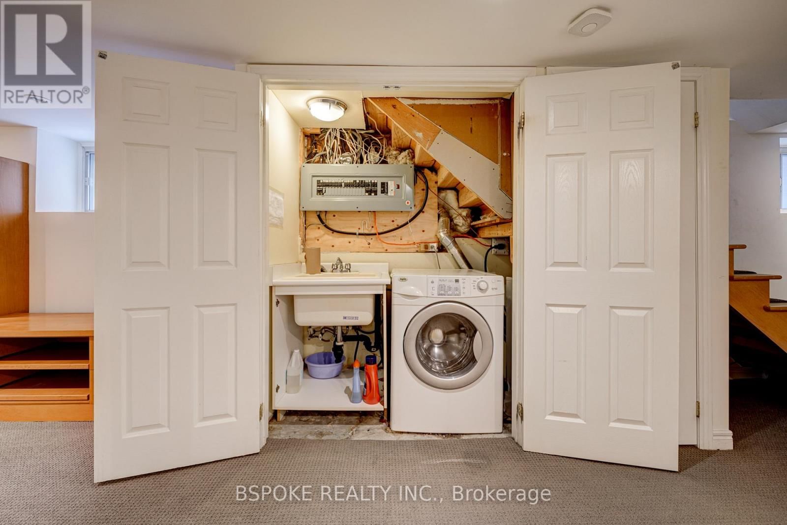 27 ROWLAND STREET Image 36