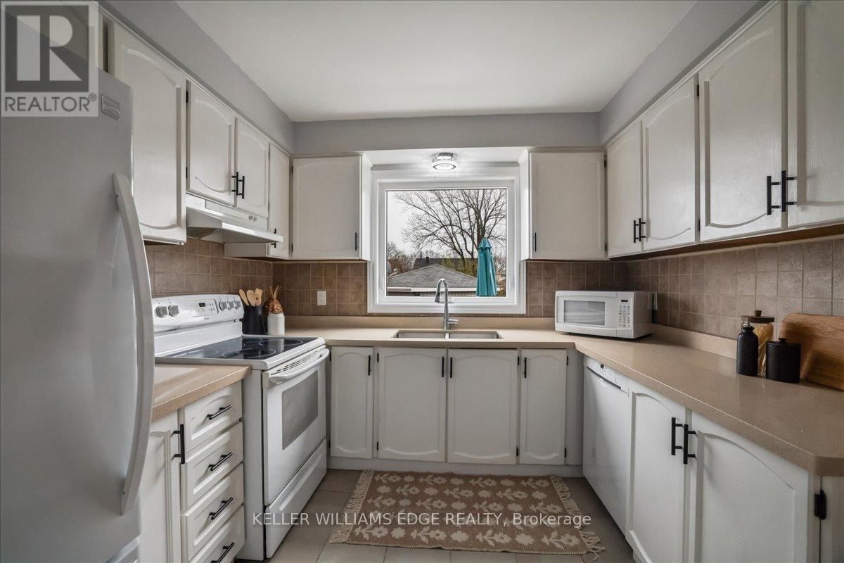 2208 MELISSA CRESCENT Image 16