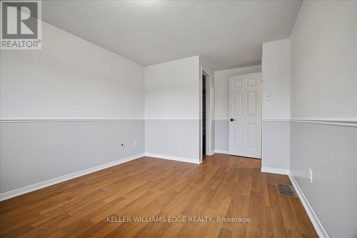 2208 MELISSA CRESCENT Image 33