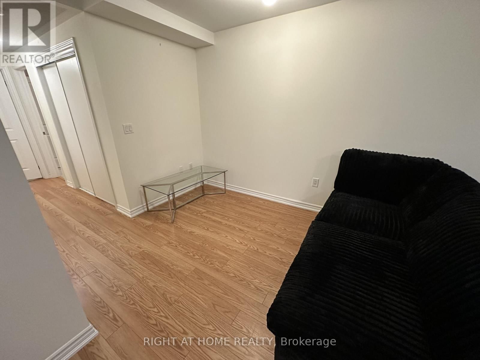 602 - 50 HALLIFORD PLACE Image 11