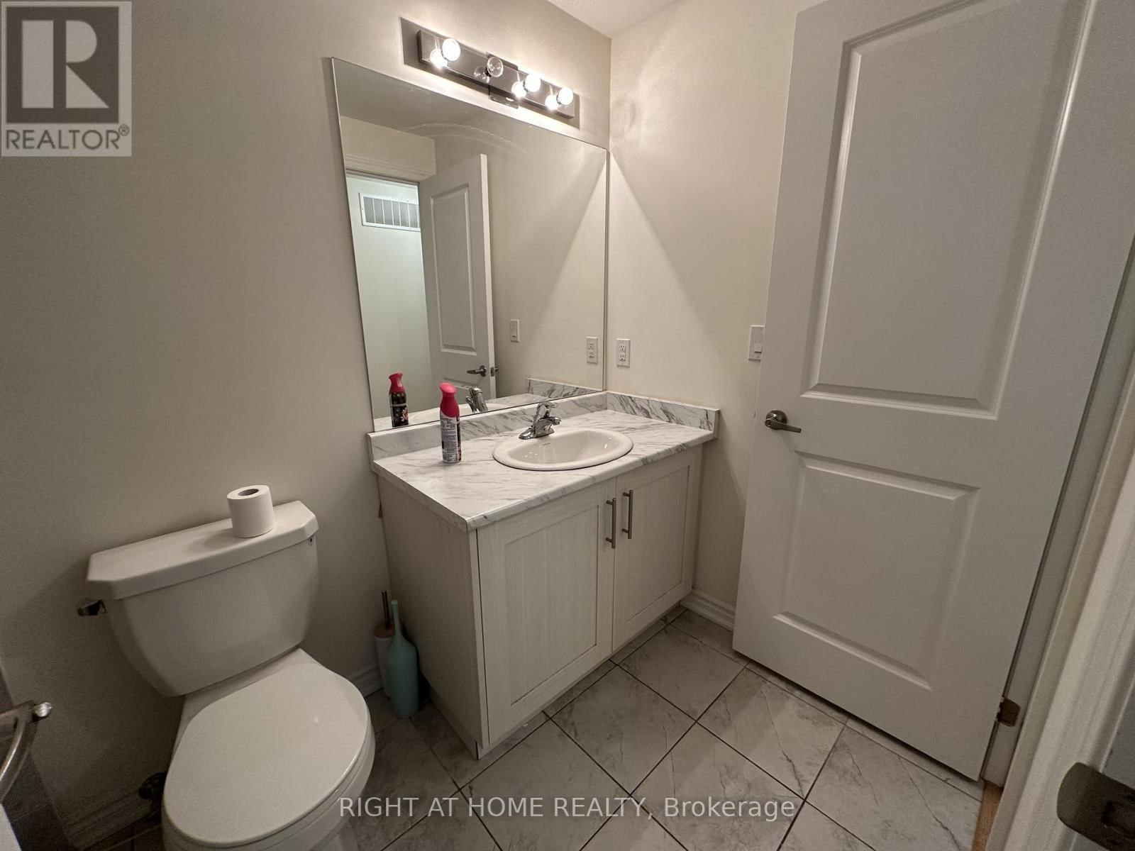 602 - 50 HALLIFORD PLACE Image 17