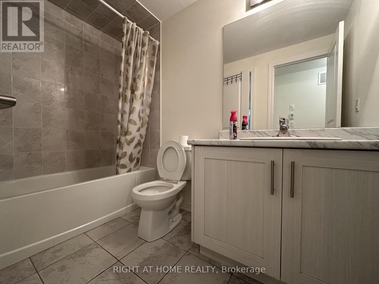 602 - 50 HALLIFORD PLACE Image 18