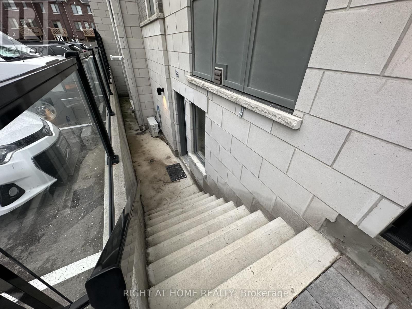 602 - 50 HALLIFORD PLACE Image 2