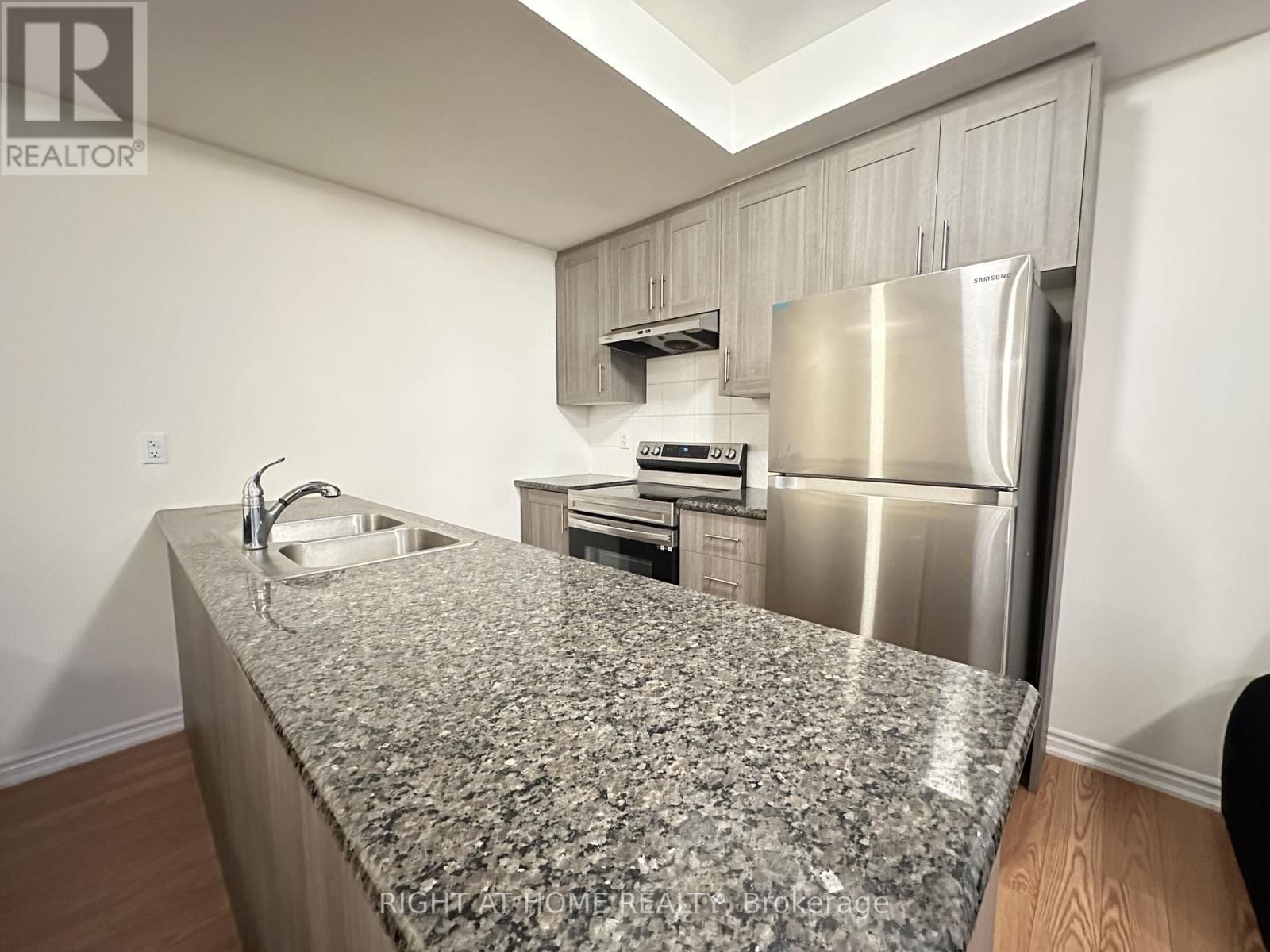 602 - 50 HALLIFORD PLACE Image 8