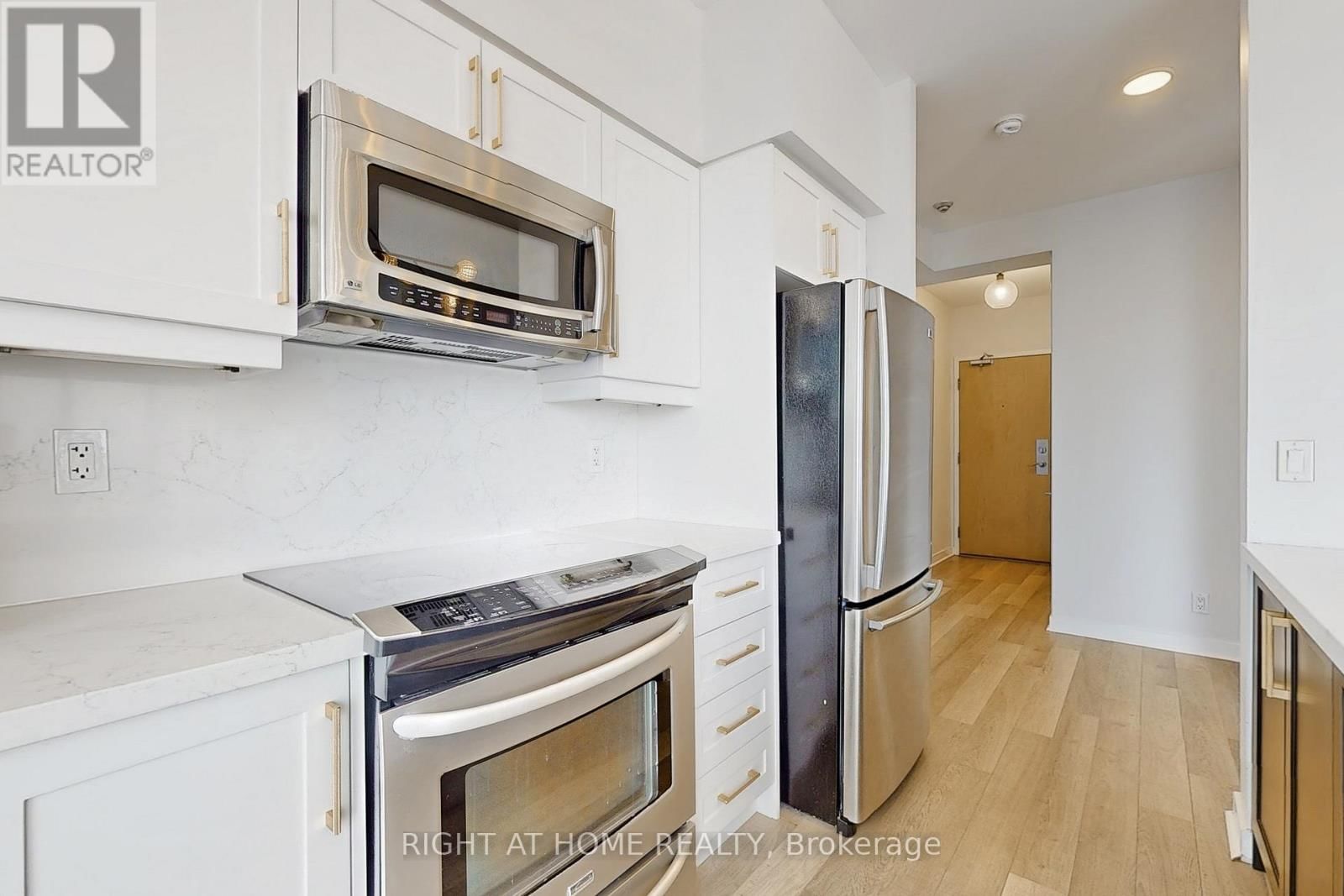 2207 - 185 LEGION ROAD NORTH Image 10