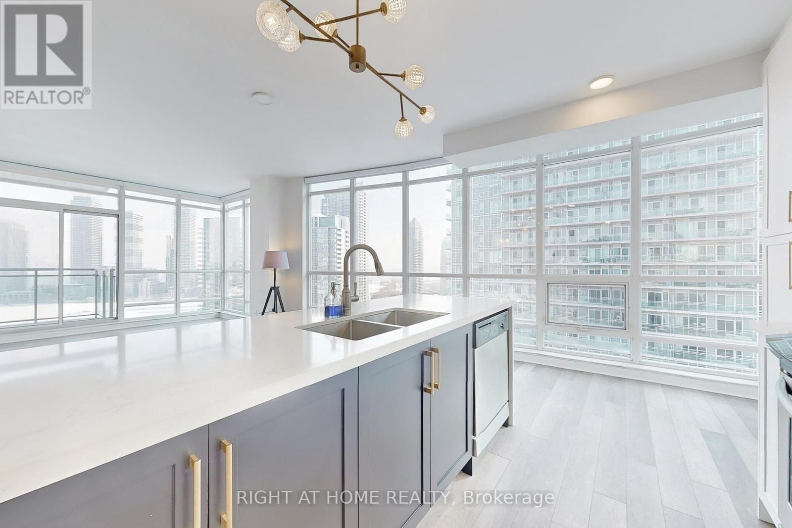 2207 - 185 LEGION ROAD NORTH Image 12