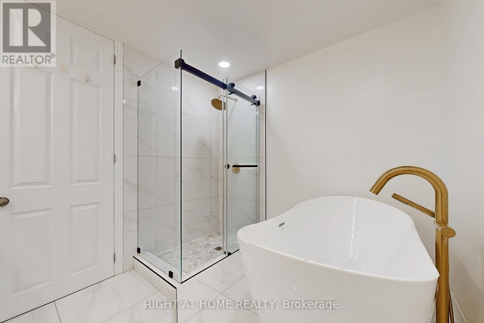 2207 - 185 LEGION ROAD NORTH Image 24