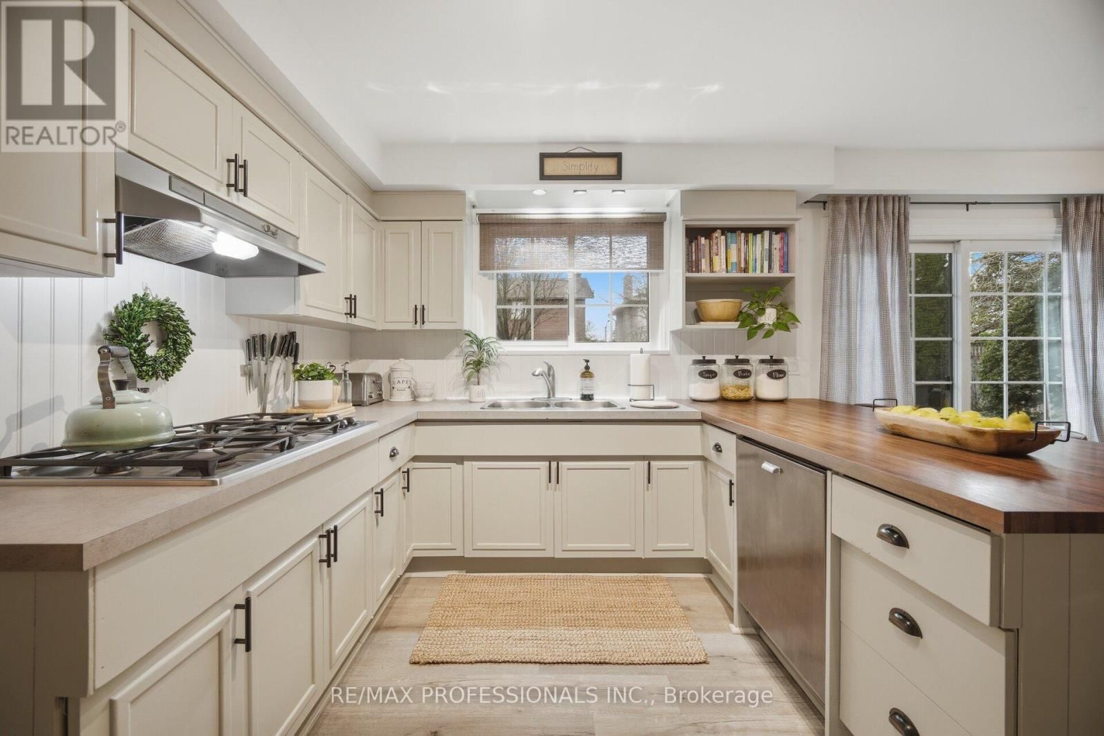 16 CHERRY POST CRESCENT Image 15