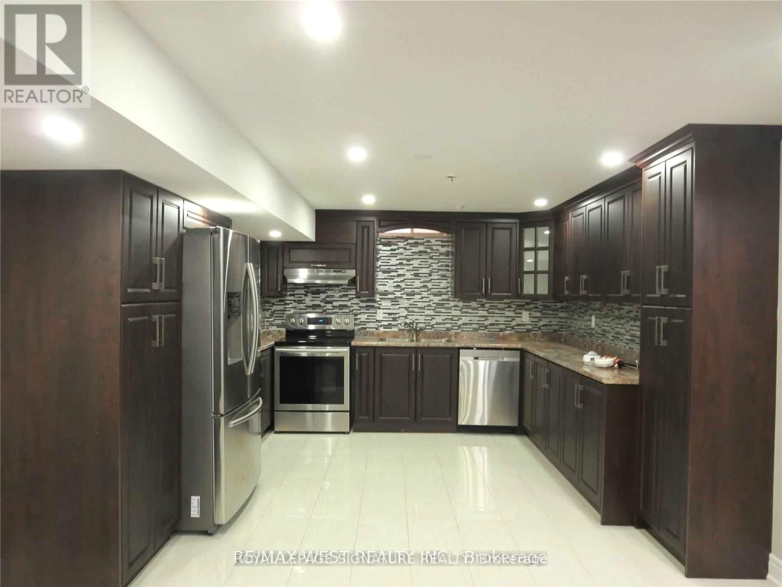 Bsmt - 6 VENUE ROAD Image 3