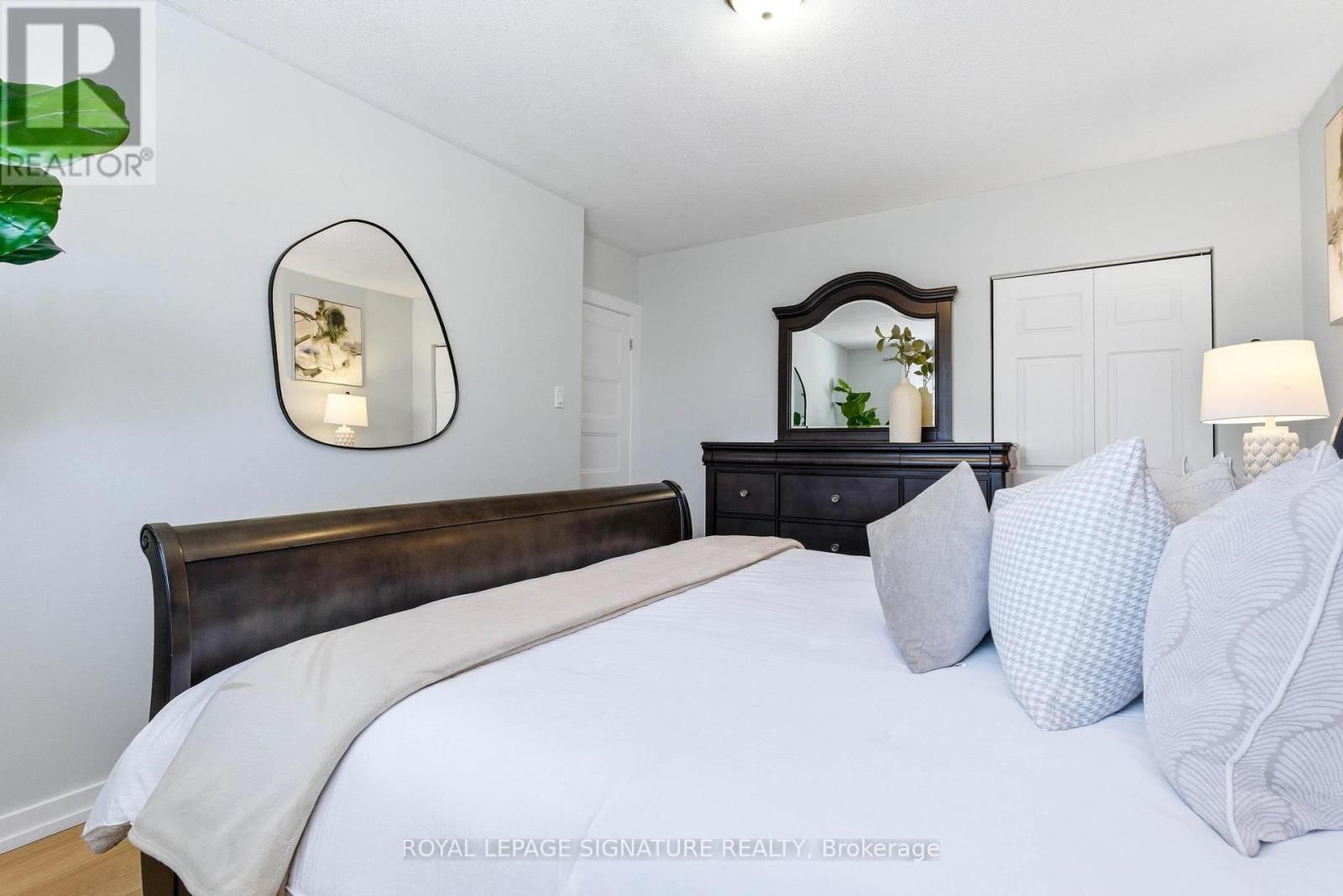 1271 CANFORD CRESCENT Image 14