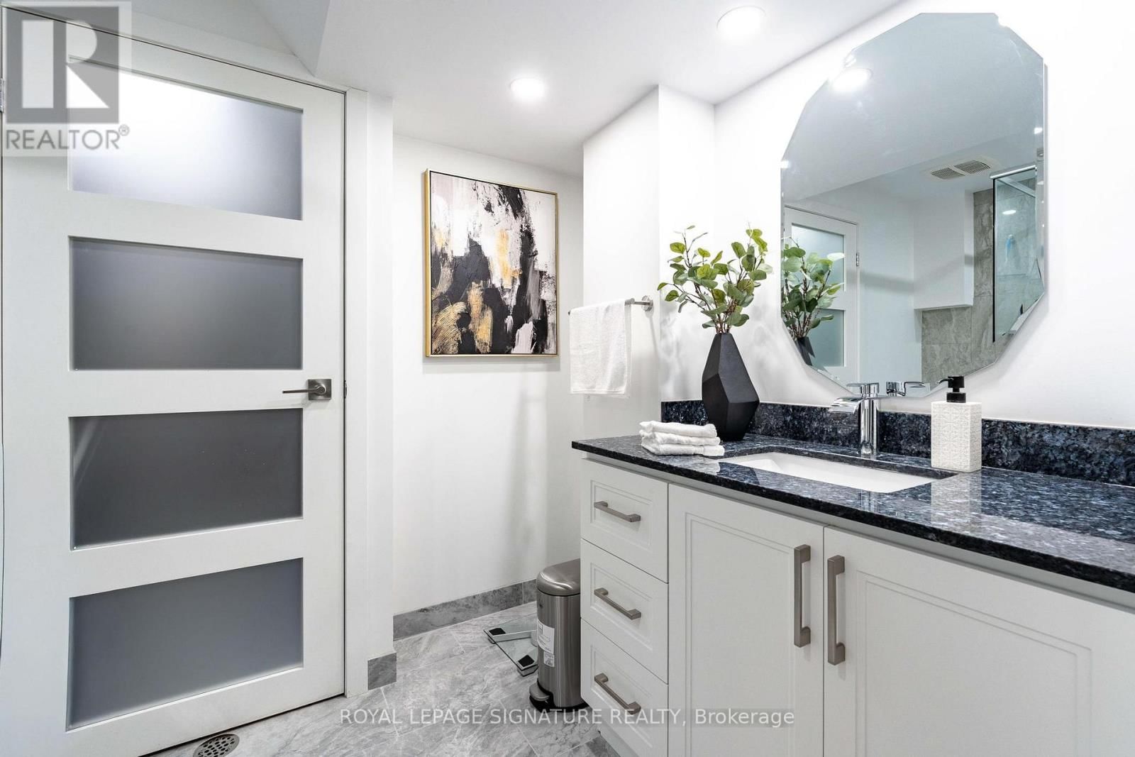 1271 CANFORD CRESCENT Image 32