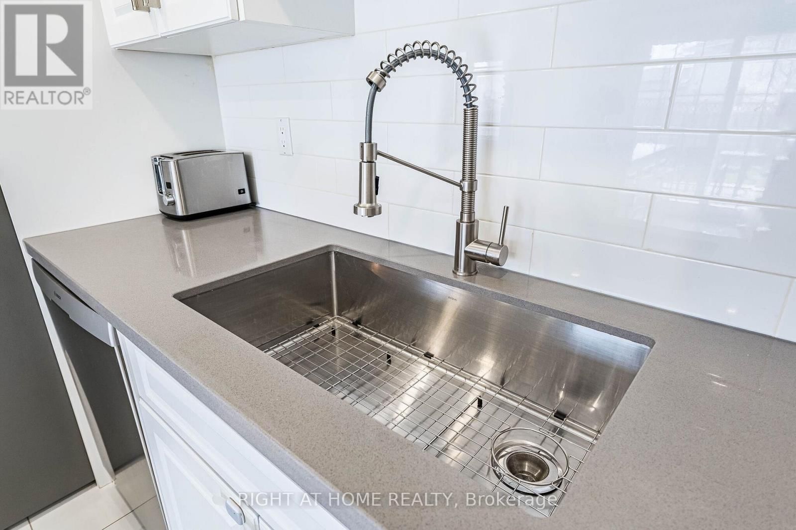 16 WOODSIDE COURT Image 17