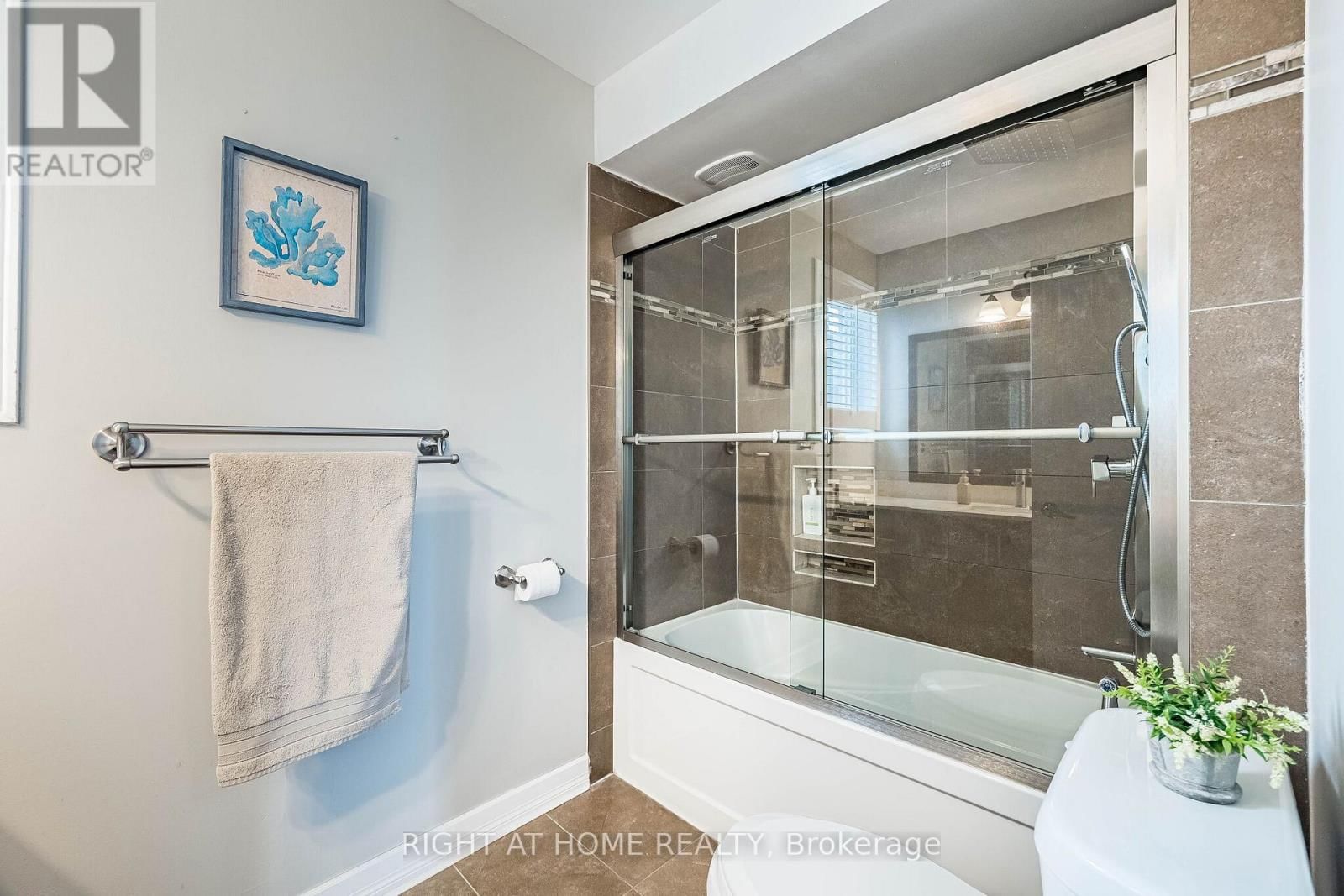 16 WOODSIDE COURT Image 25