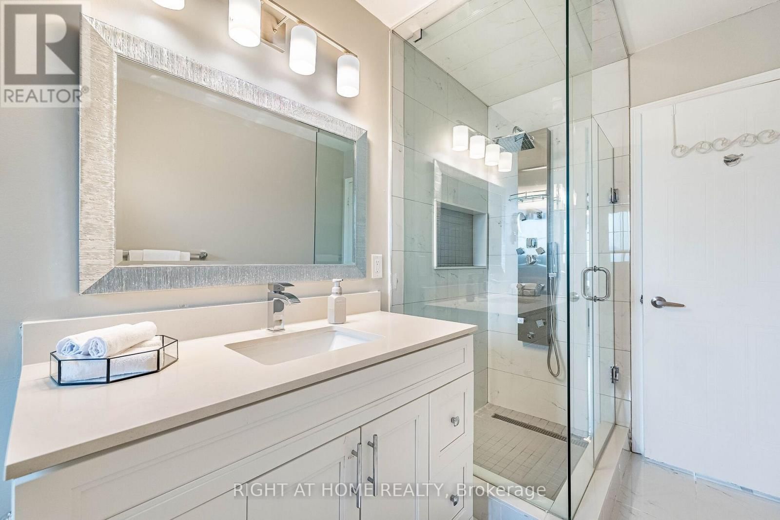 16 WOODSIDE COURT Image 35