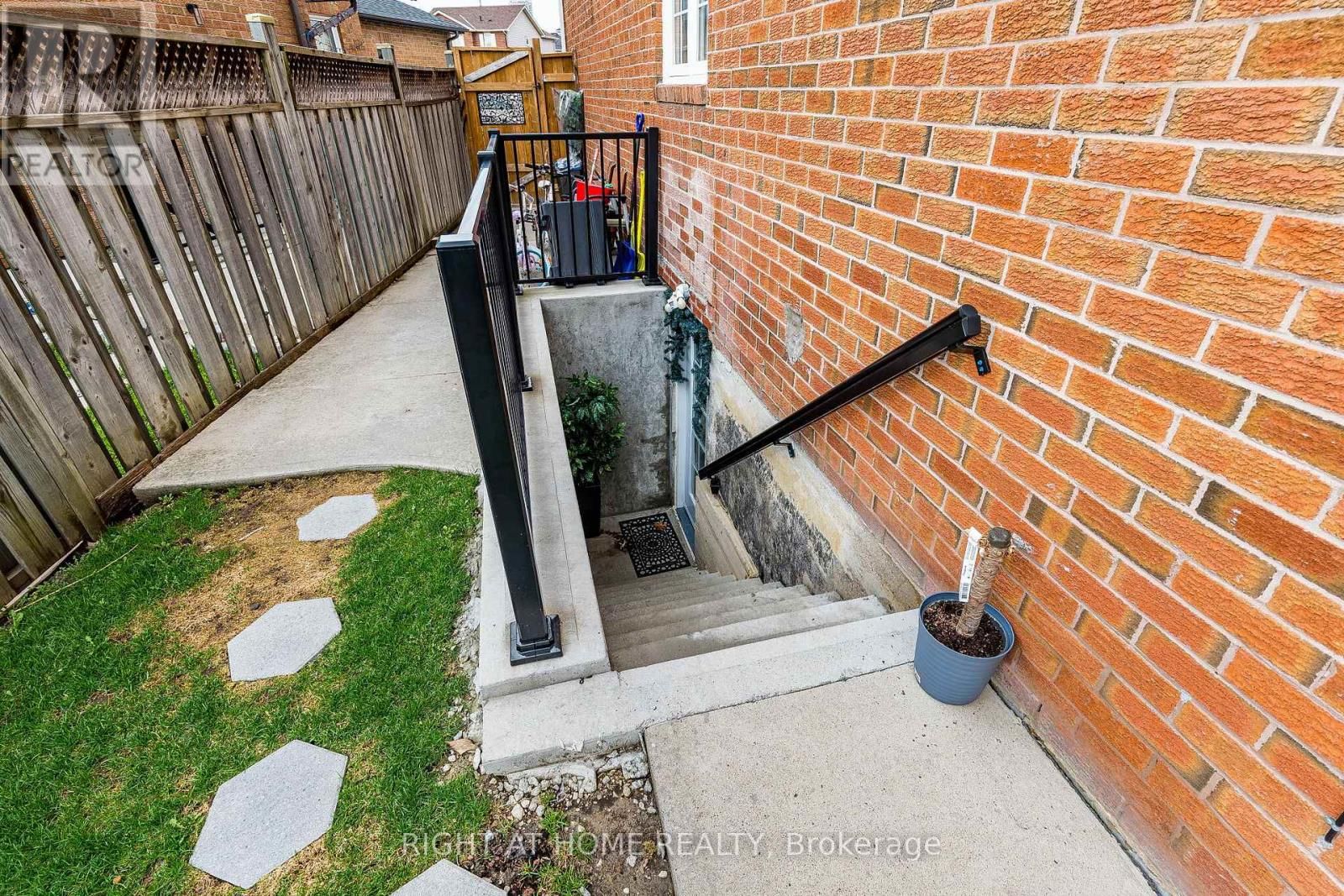 16 WOODSIDE COURT Image 40