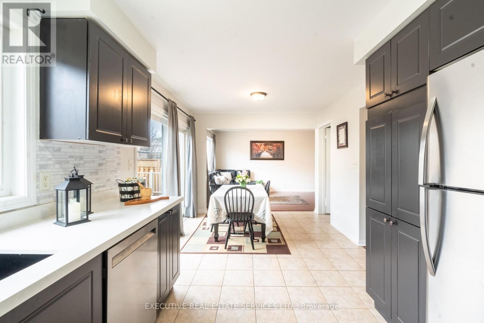 20 WETMEADOW DRIVE EAST Image 13