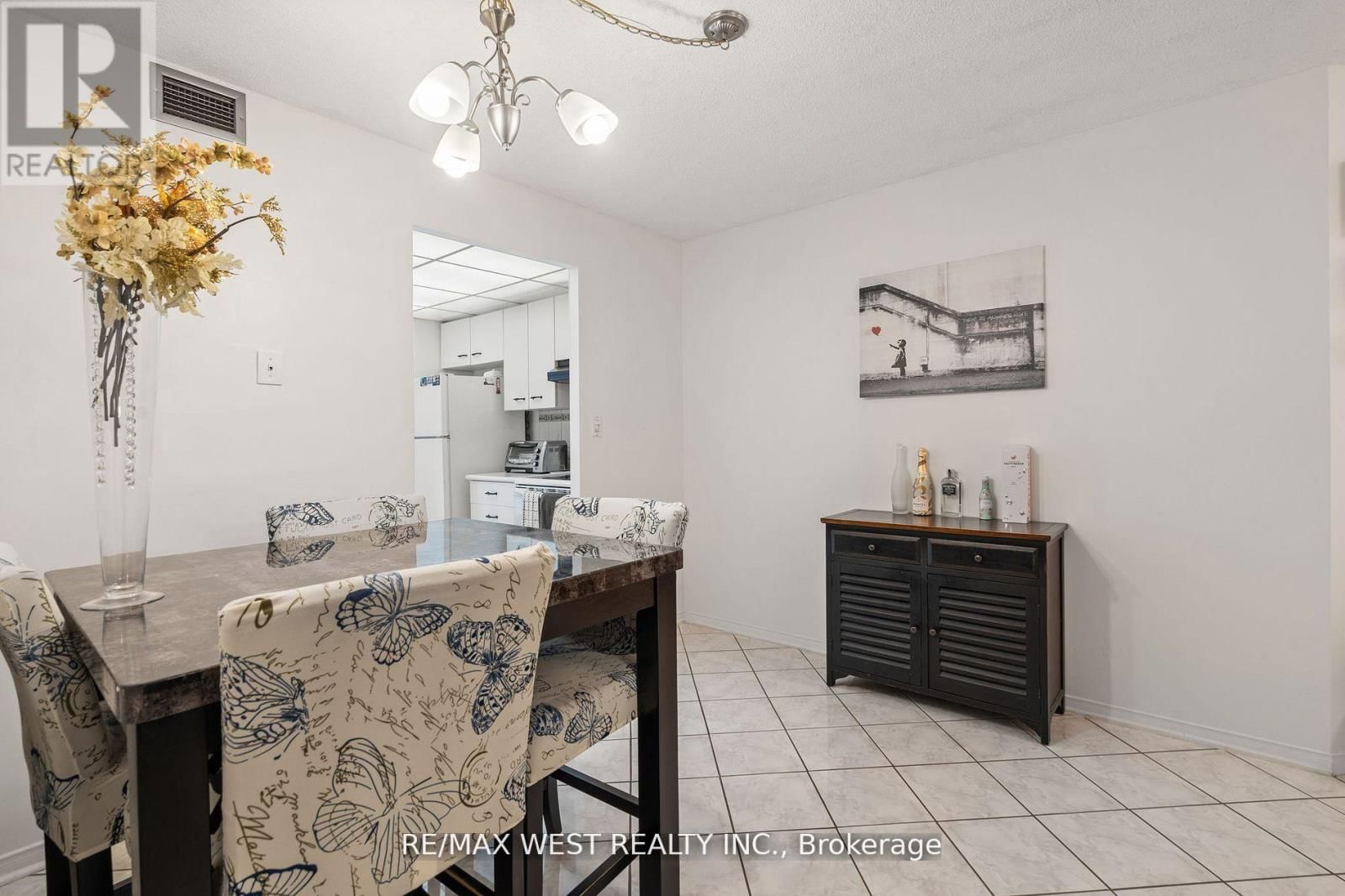 316 - 155 HILLCREST AVENUE Image 11