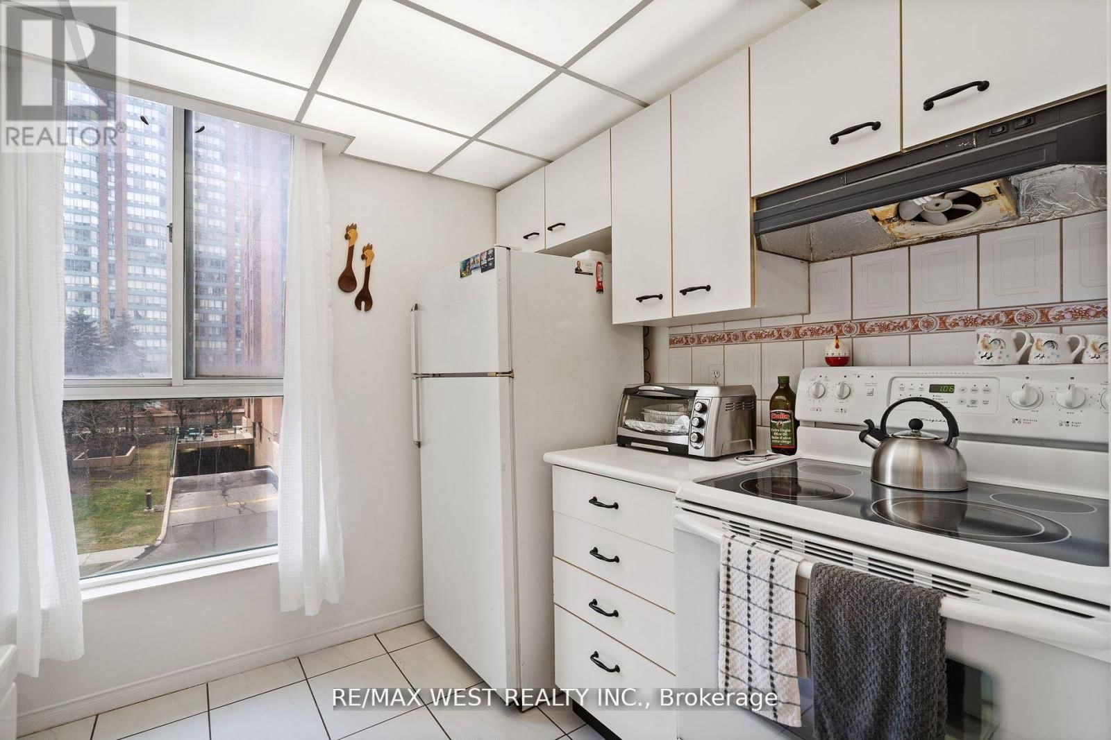 316 - 155 HILLCREST AVENUE Image 13