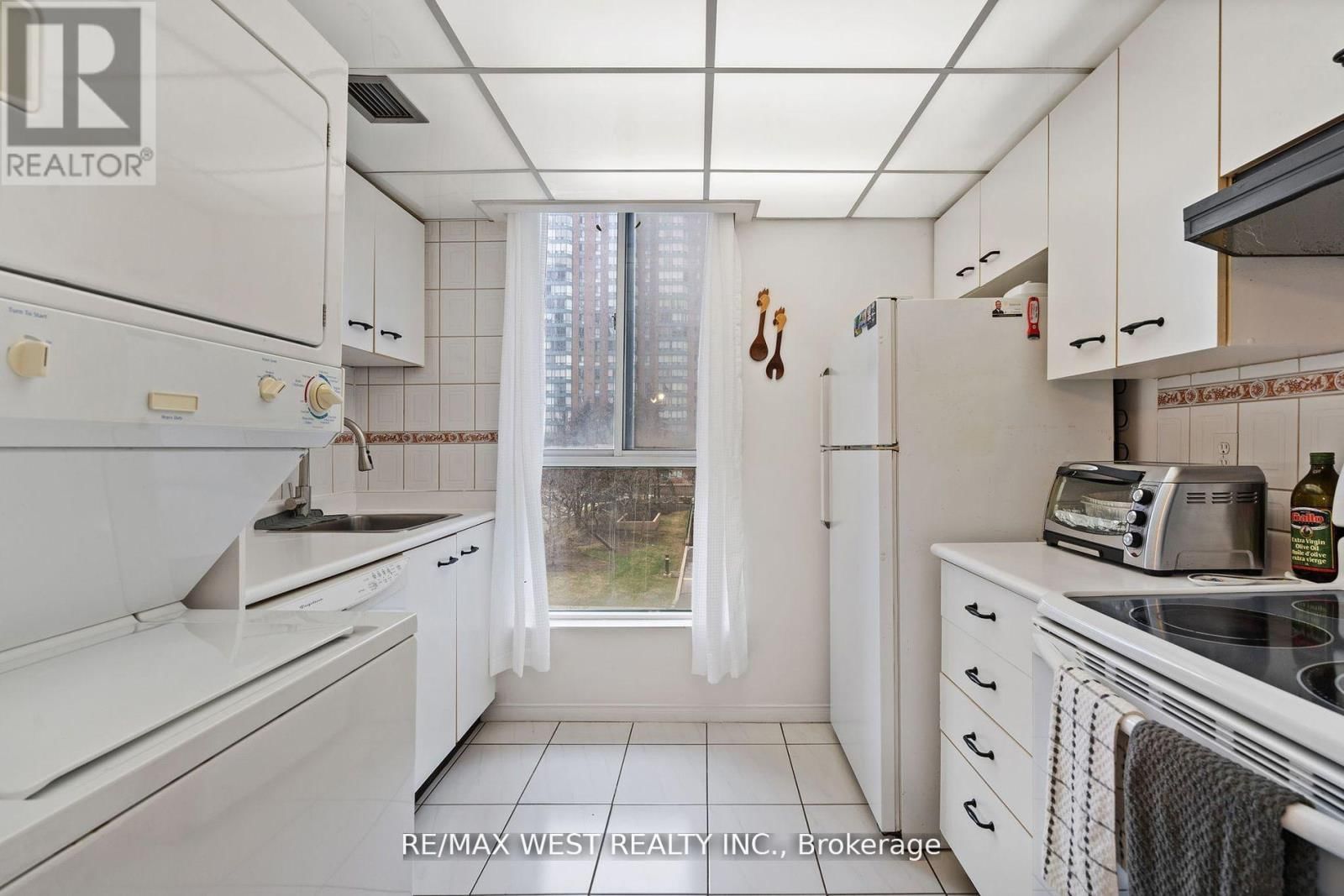 316 - 155 HILLCREST AVENUE Image 14