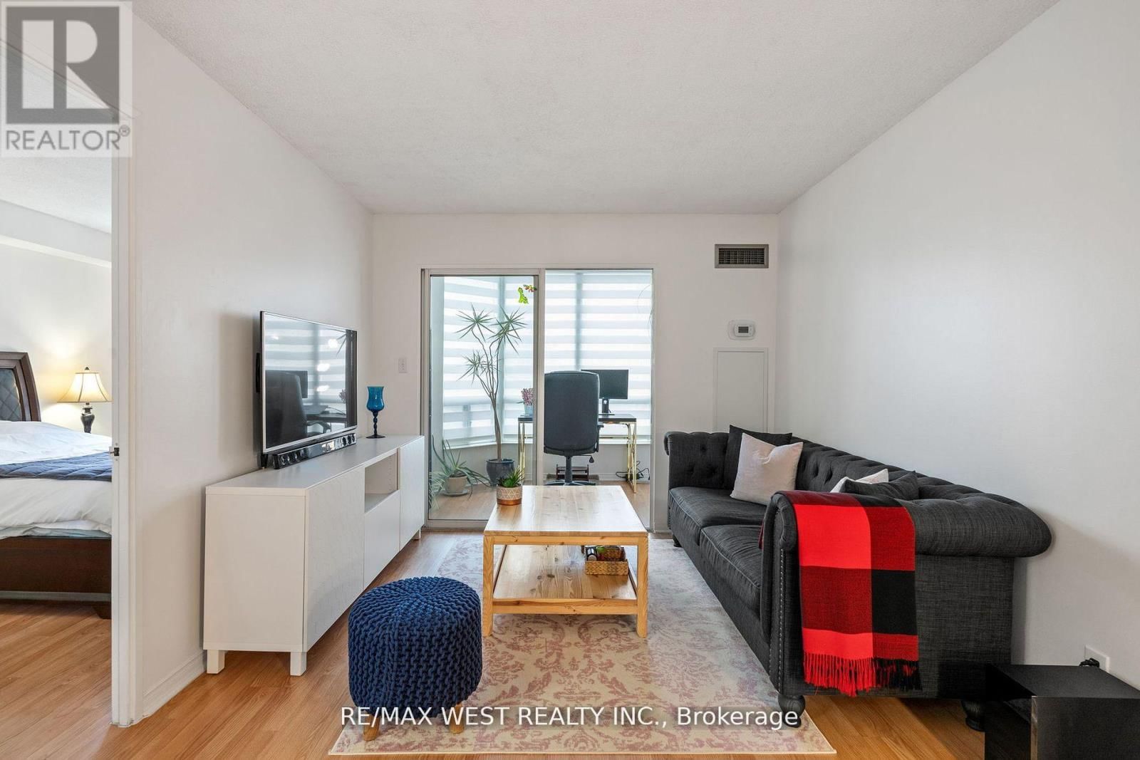 316 - 155 HILLCREST AVENUE Image 2