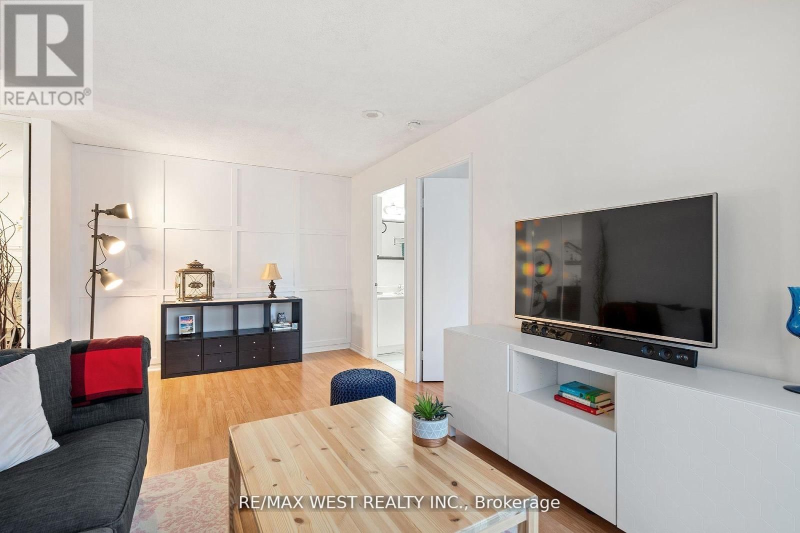 316 - 155 HILLCREST AVENUE Image 4