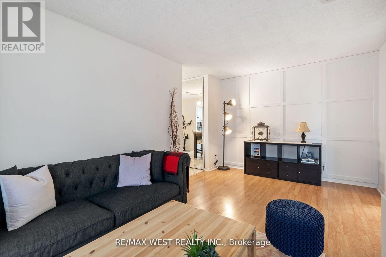 316 - 155 HILLCREST AVENUE Image 5