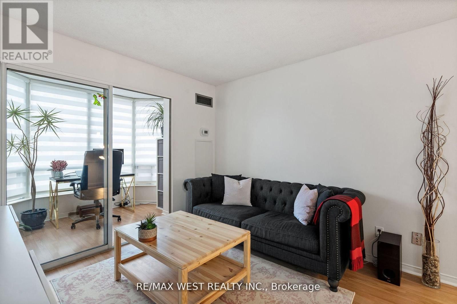 316 - 155 HILLCREST AVENUE Image 6