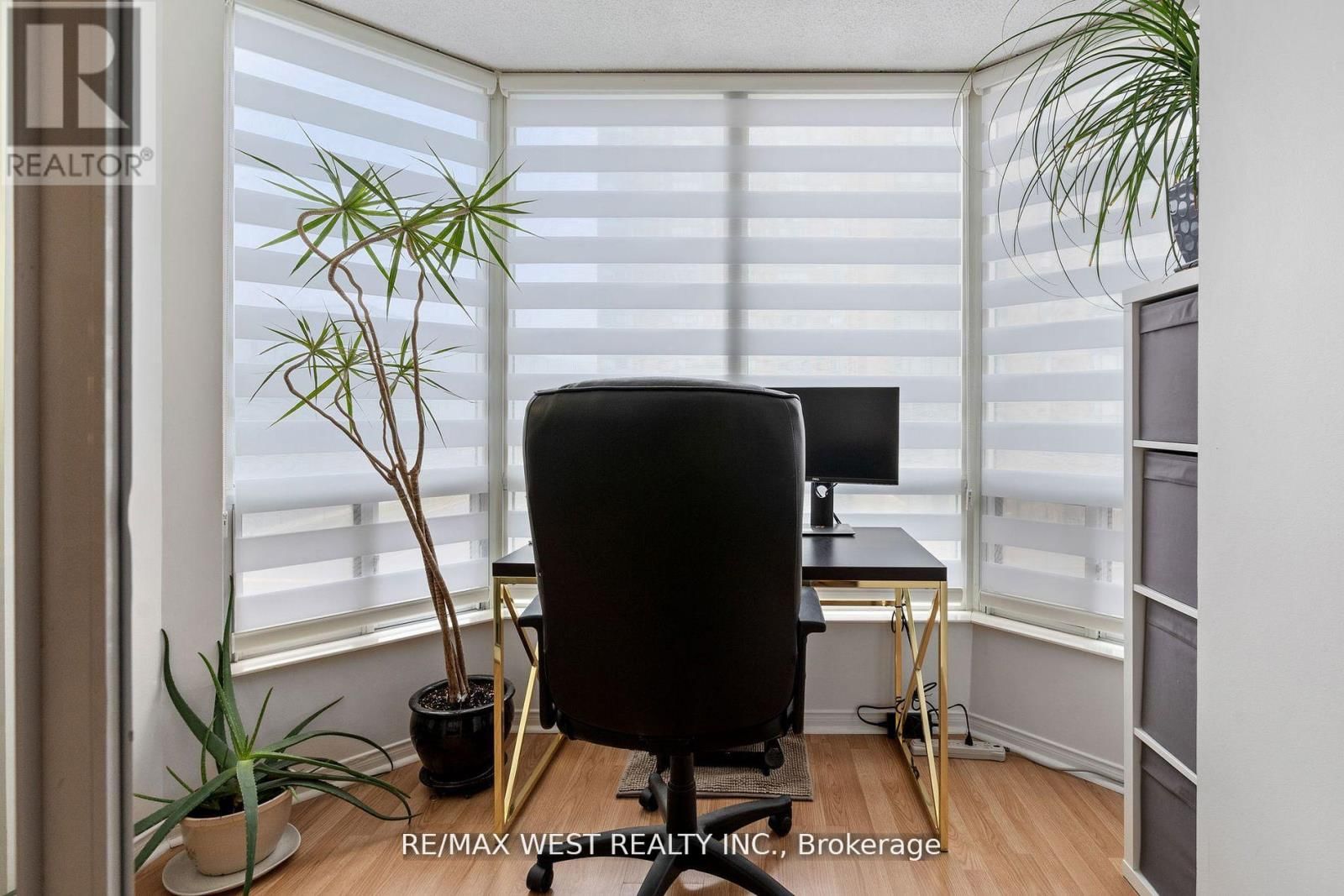 316 - 155 HILLCREST AVENUE Image 8