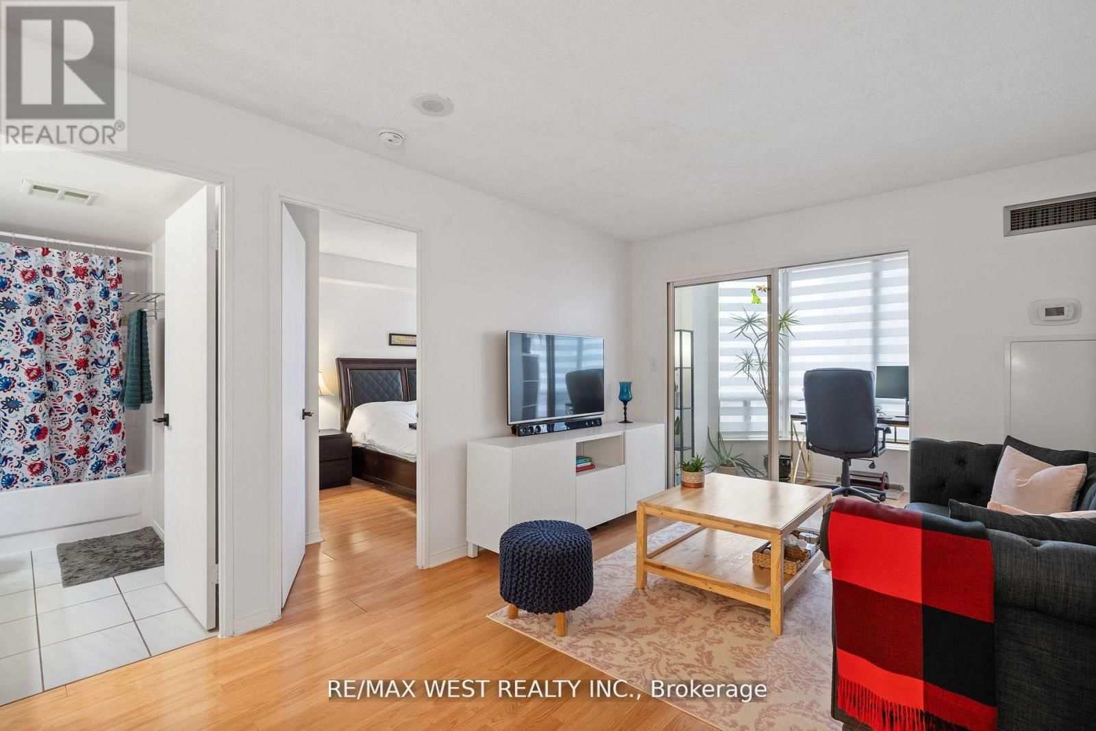 316 - 155 HILLCREST AVENUE Image 9