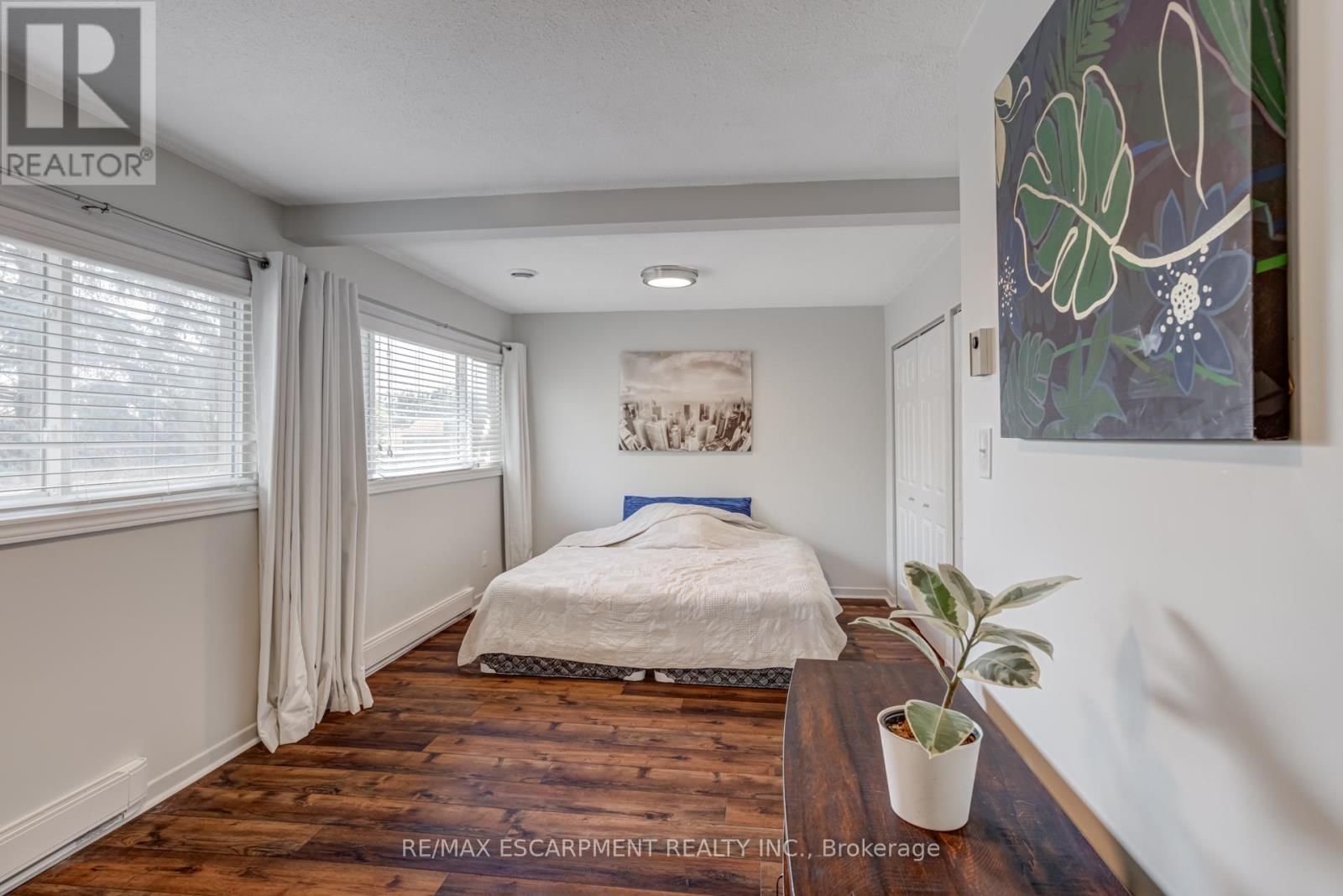 5 - 1560 KERNS ROAD Image 29