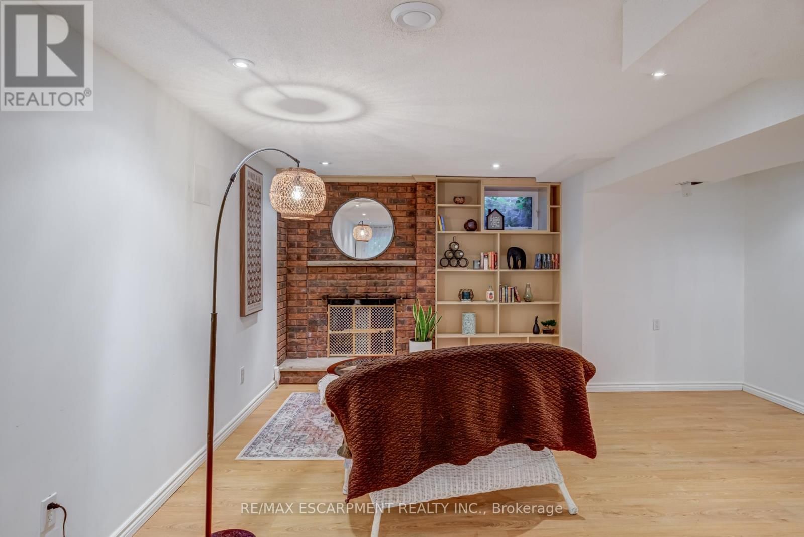 5 - 1560 KERNS ROAD Image 35