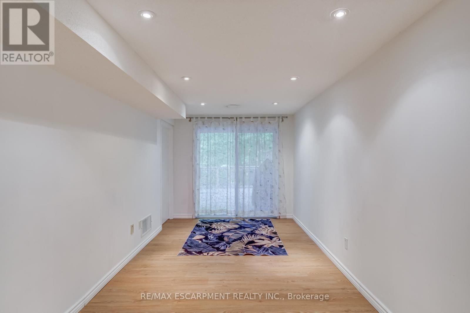 5 - 1560 KERNS ROAD Image 36