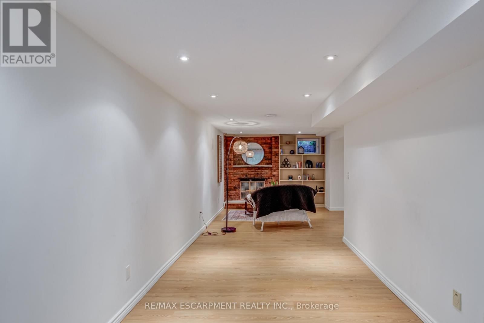 5 - 1560 KERNS ROAD Image 37