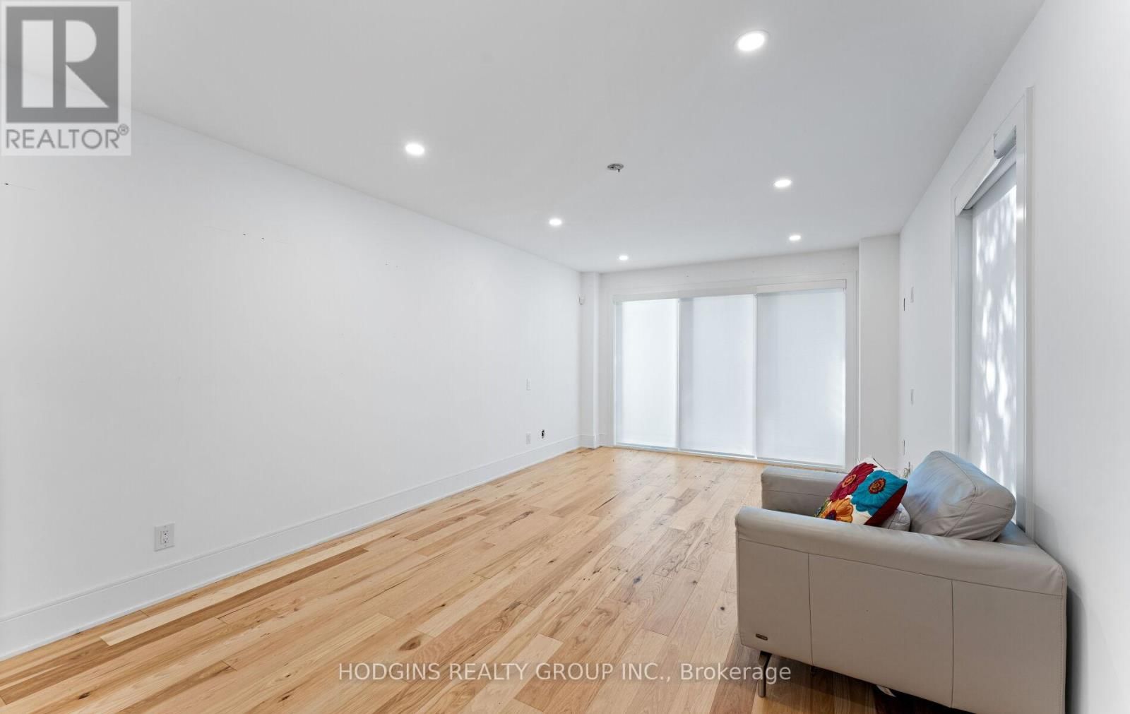 1670 CAVERLY COURT Image 20