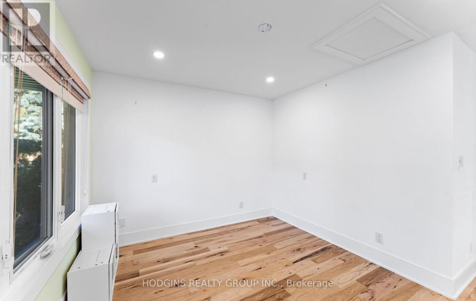 1670 CAVERLY COURT Image 23