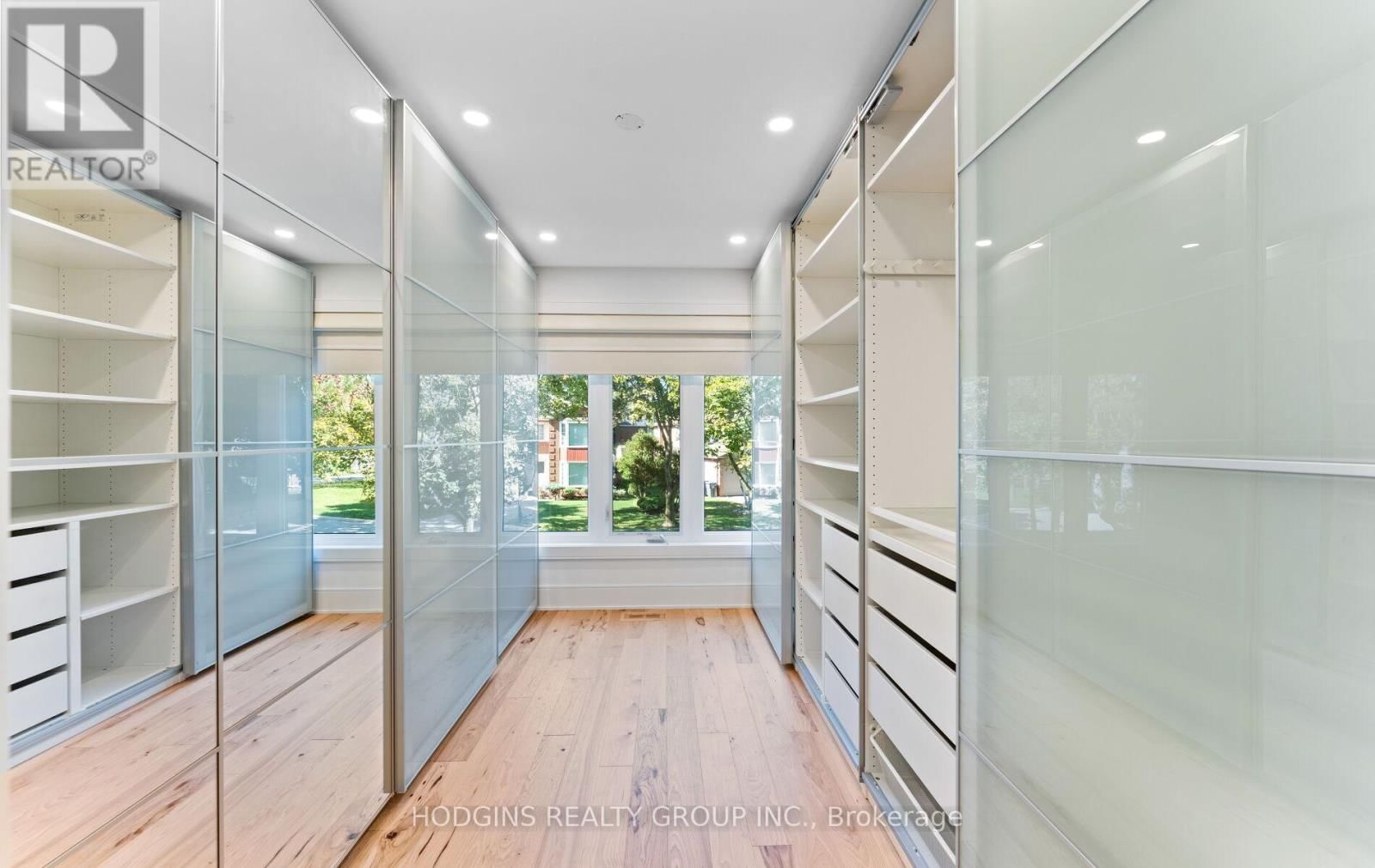 1670 CAVERLY COURT Image 32