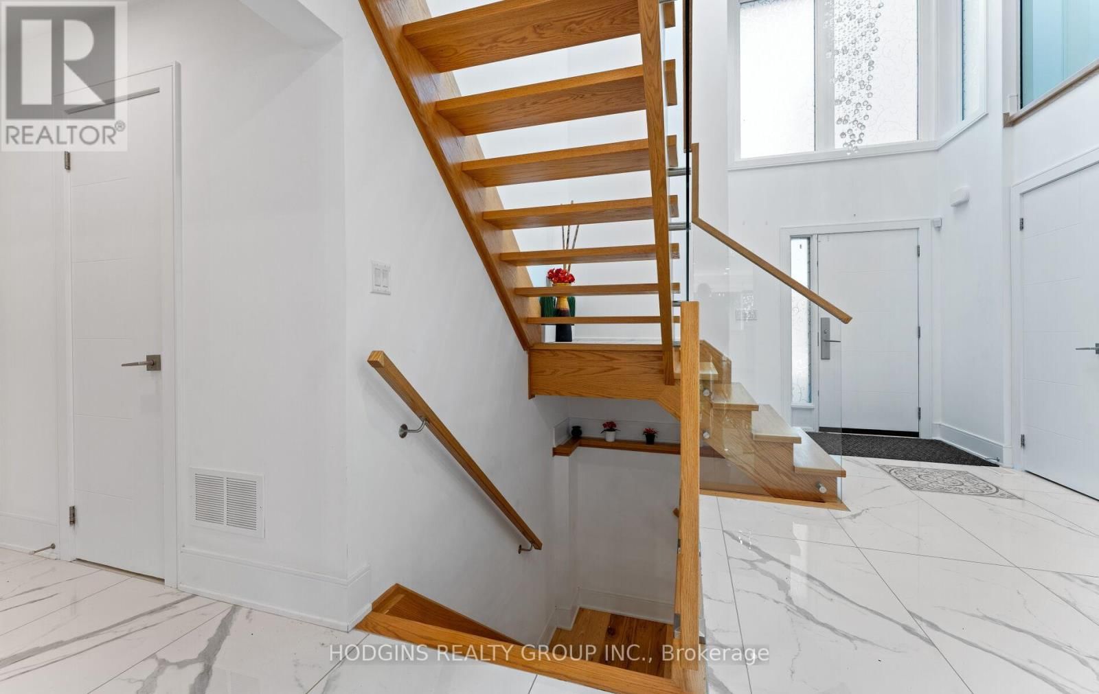 1670 CAVERLY COURT Image 35