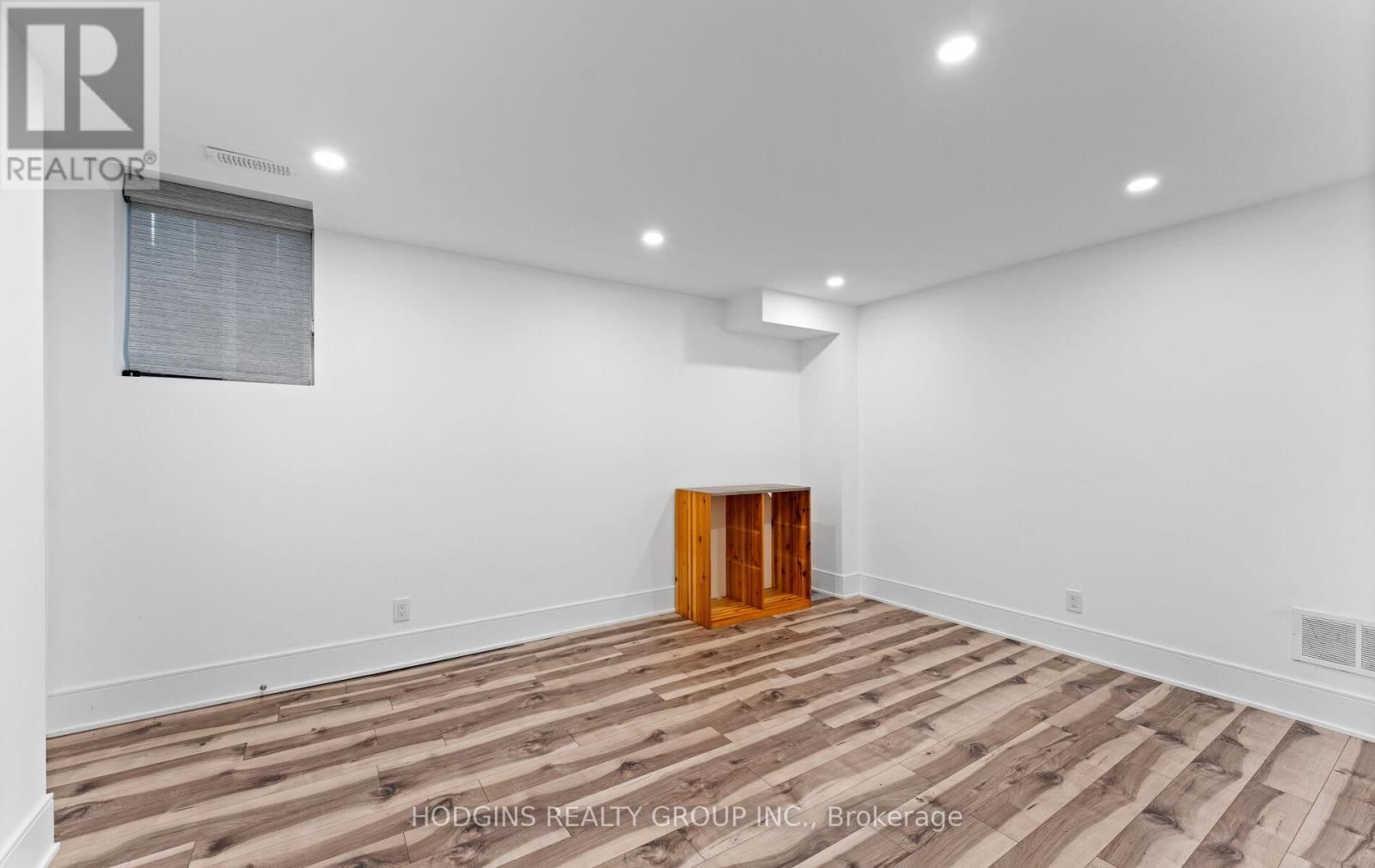 1670 CAVERLY COURT Image 38