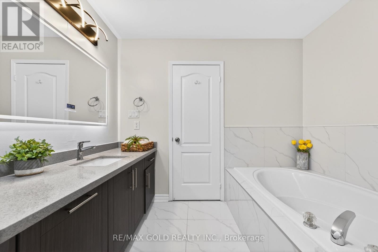 12 LINDERWOOD DRIVE Image 28