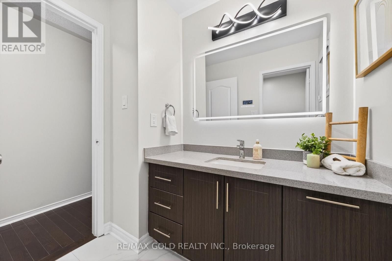 12 LINDERWOOD DRIVE Image 34