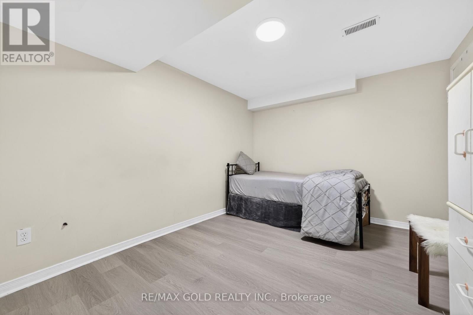 12 LINDERWOOD DRIVE Image 44