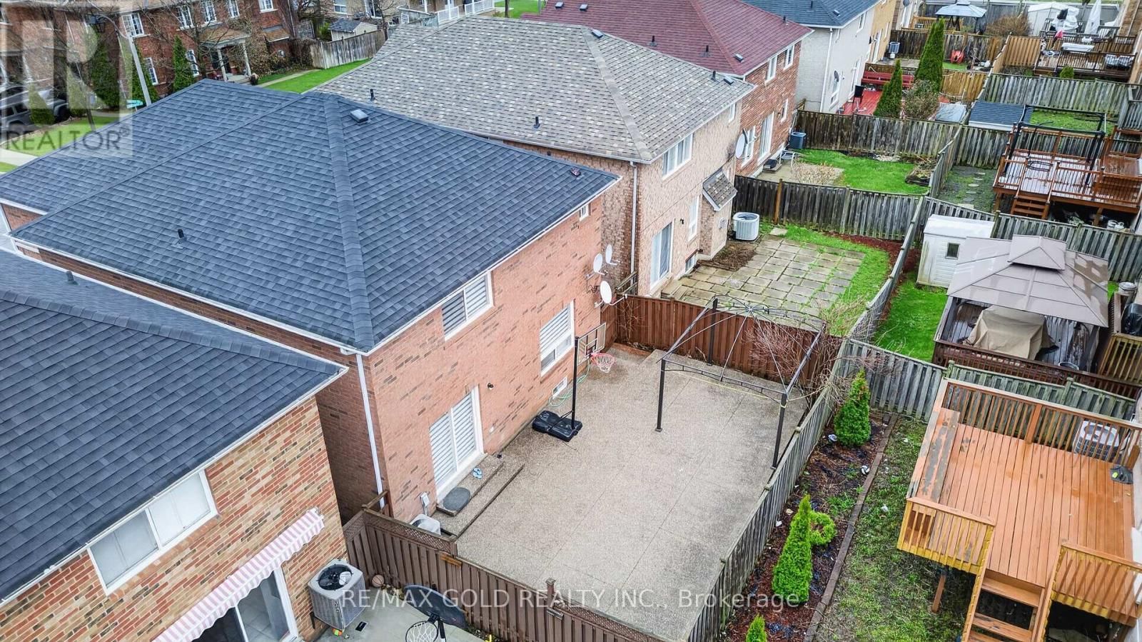 12 LINDERWOOD DRIVE Image 49