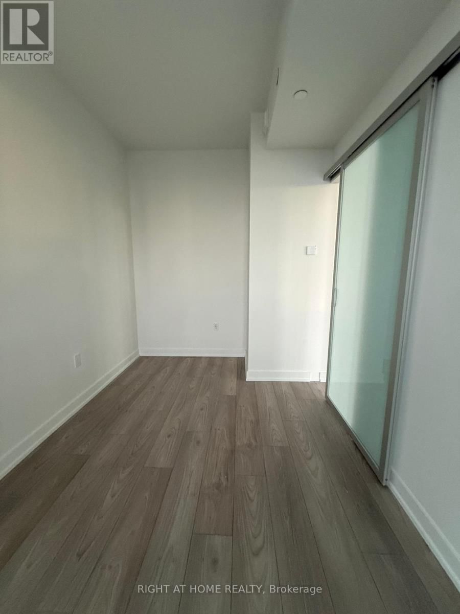 2409 - 1 FAIRVIEW ROAD Image 20