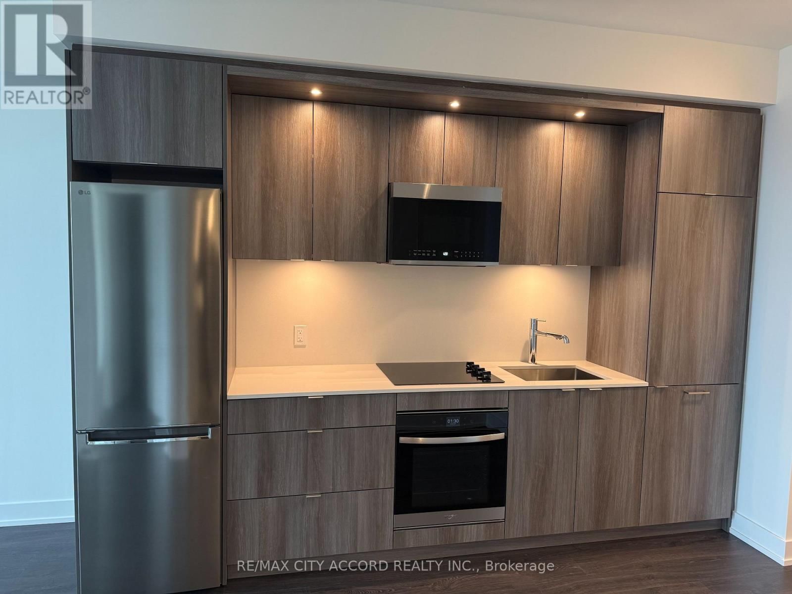 1301 - 60 CENTRAL PARK ROADWAY Image 8